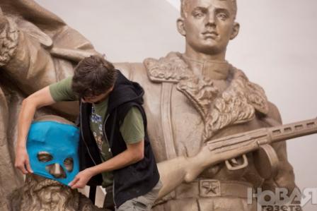 Защитники "Бешеных вагин" совершили акт вандализма Защитники "Бешеных вагин" совершили акт вандализма