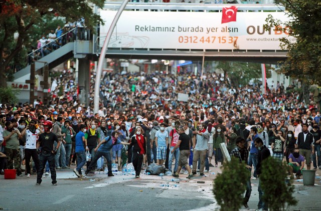 Ложь, фальсификации и социальные сети – цветная революция в Турции «под копирку»