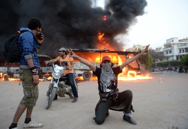 Центр Каира превратился в поле боя: счет убитых идет на сотни