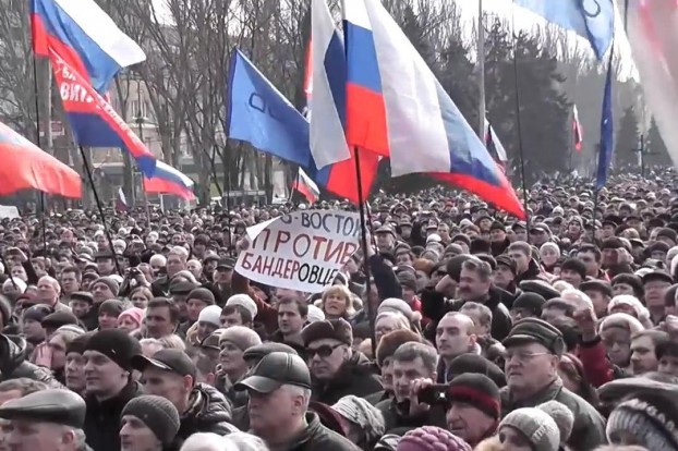 Донецк!!! Это народ. Это не оплачено Америкой и Германией, как военный переворот в Киеве