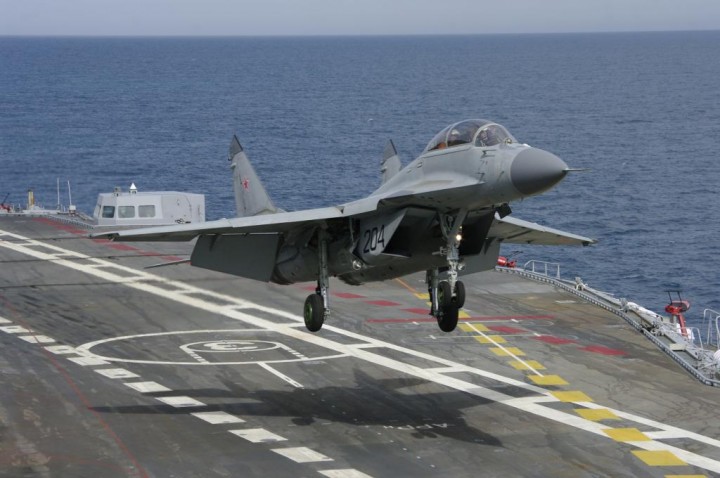Российский флот получит в 2014 году 10 палубных истребителей МиГ-29КУБ