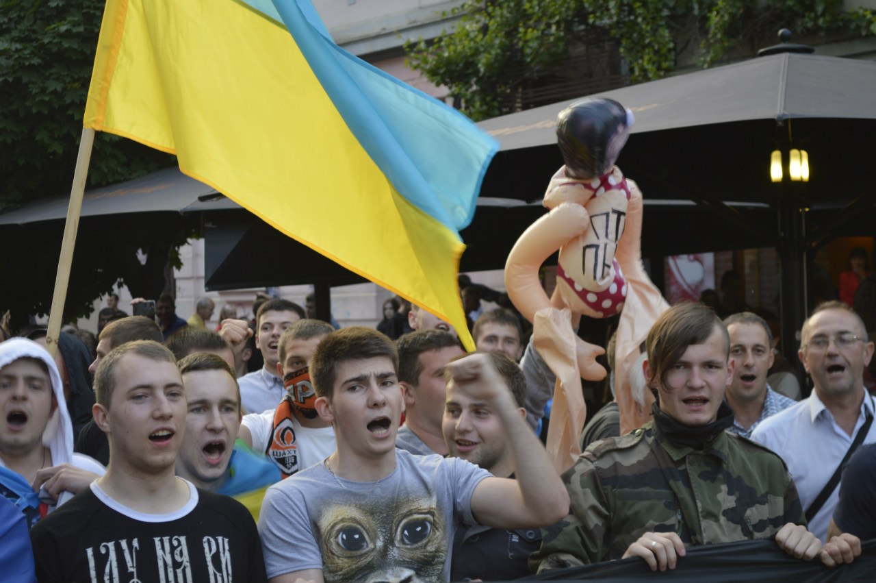 Хохлы ликуют. Украина радуется. Украина ликует. Ивано Франковск 2014 митинг.