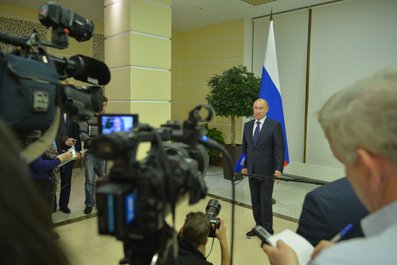 В.Путин ответил на вопросы журналистов по завершении встречи с Президентом Франции Ф.Олландом