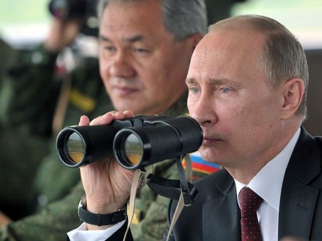Владимир Путин приказал привести в полную боеготовность Северный флот, ряд соединений ЗВО и ВДВ