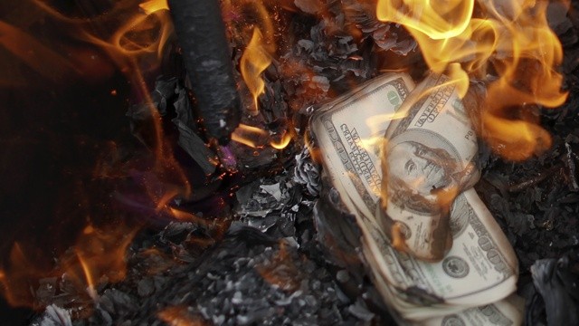 Китай запустит фьючерсы на нефть в юанях Китай запустит фьючерсы на нефть в юанях