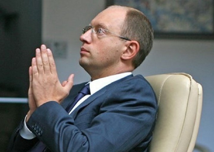 Яценюк просит в ООН миротворцев, а в ответ получает требование платить пенсии