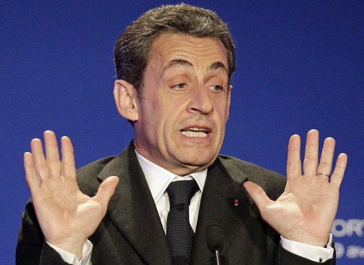 Саркози протянул руку России. А что в другой руке?