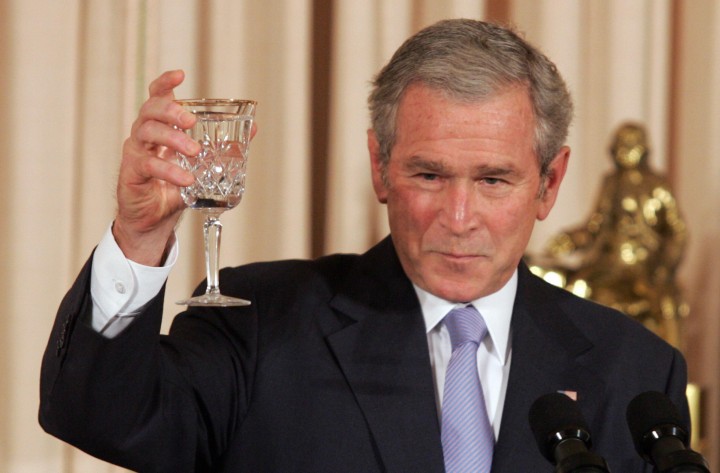 Толерантная Америка: Буш станцевал на панихиде