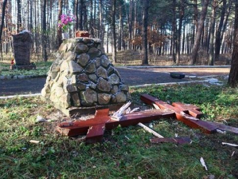 В Курске срубили поклонный крест на месте массовых репрессий