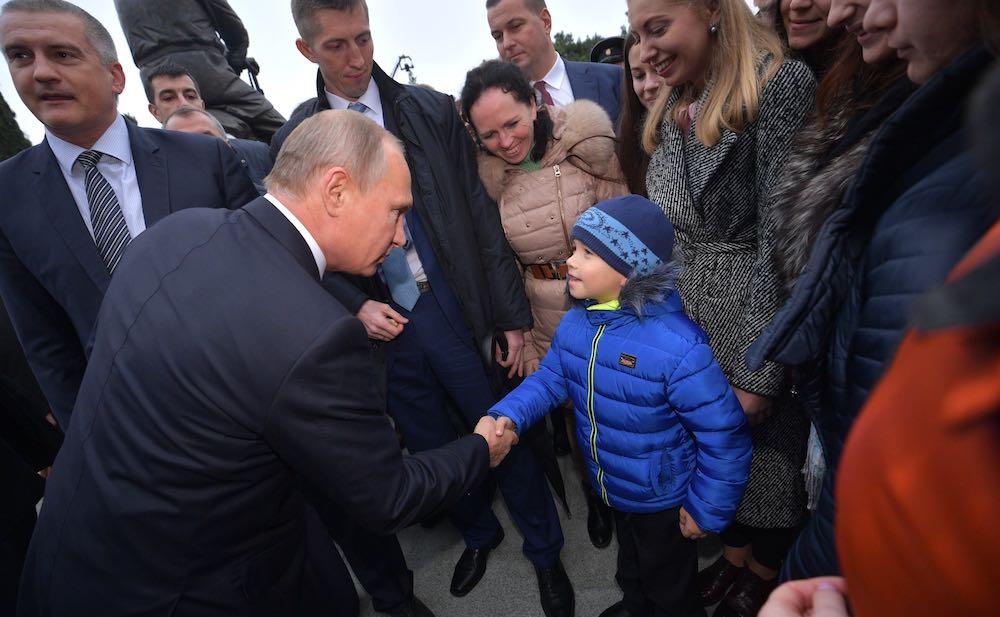 Путин открыл в Ялте памятник Александру III 