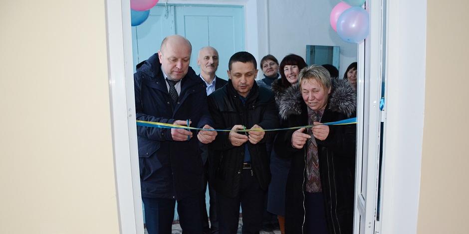 В Винницкой области чиновники торжественно открыли школьный туалет
