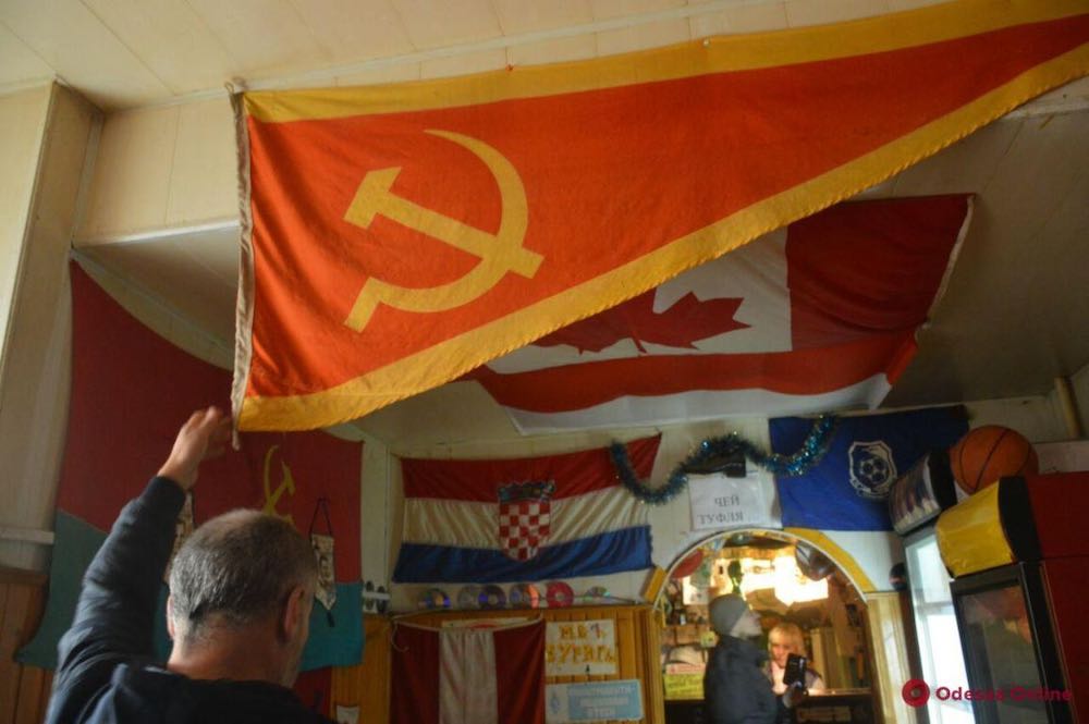 Бандеровцы обнаружили советскую символику в кафе на Одесщине и устроили облаву