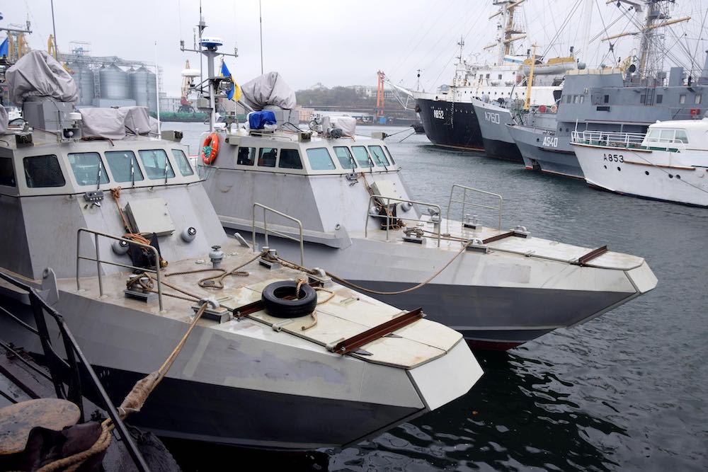 Курс на Крым? Военные катера из Одессы отправились в боевой поход