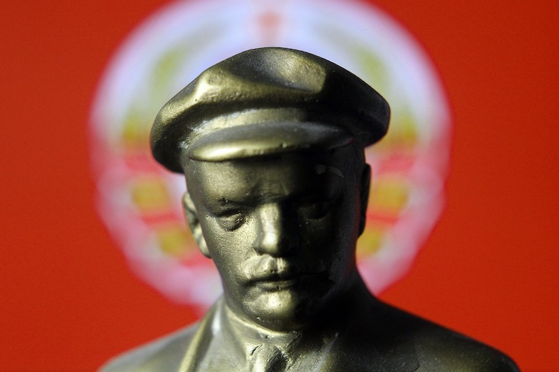 Почему Ленин переименовал полицию в милицию?