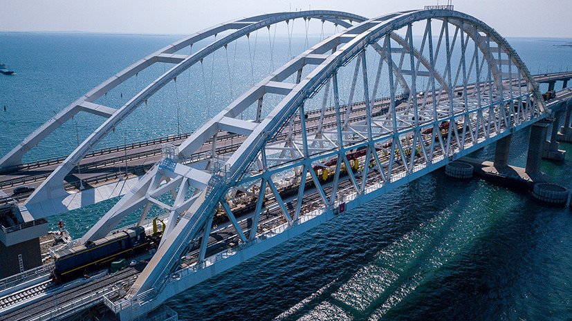 На Крымском мосту уложили все рельсы