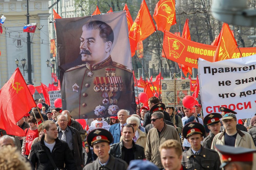 Почему люди любят и ненавидят Сталина?