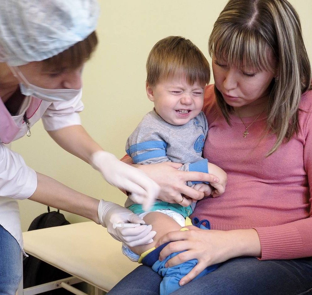 Поиск компромисса: почему нельзя приостанавливать плановую вакцинацию детей