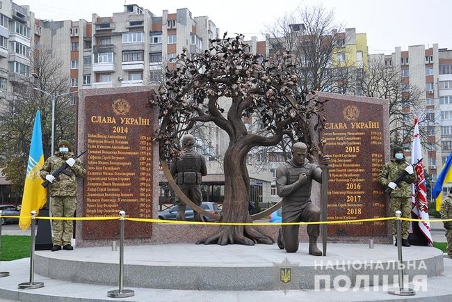 На Украине открыли мемориал убитым карателям
