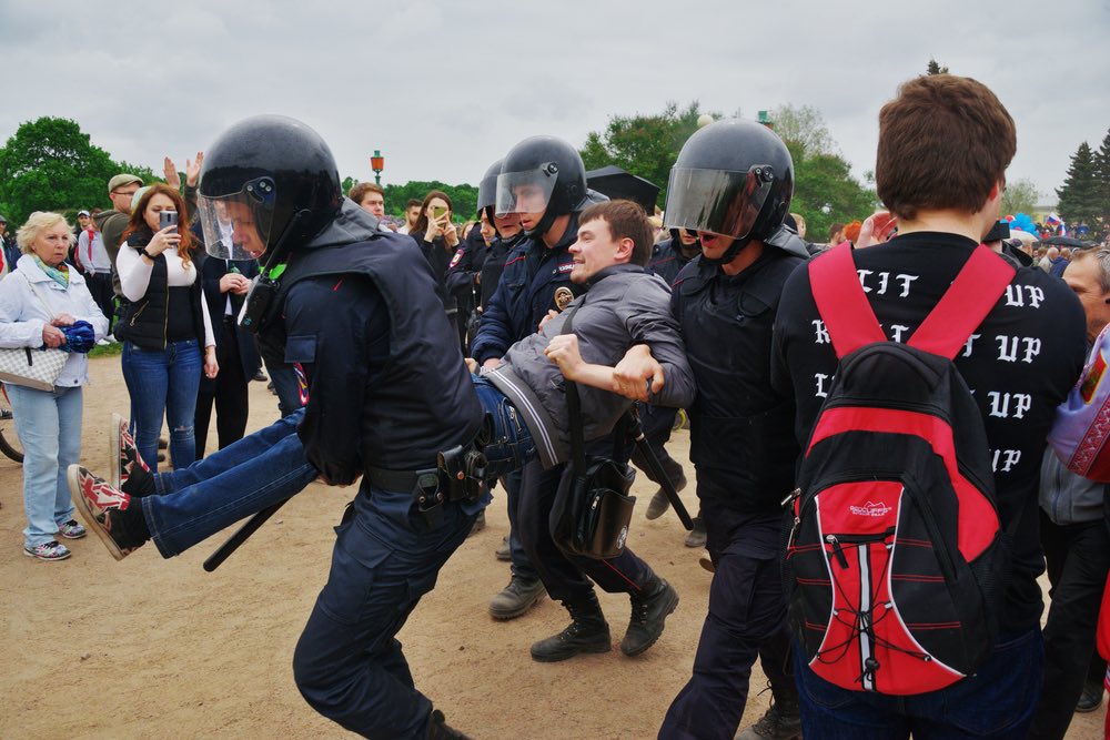 В Госдуме поддержали повышение штрафов за неповиновение силовикам на митинге