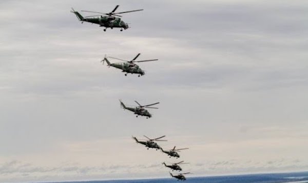 Русские идут! Российские военные вертолеты летят в Крым, 28.02.14