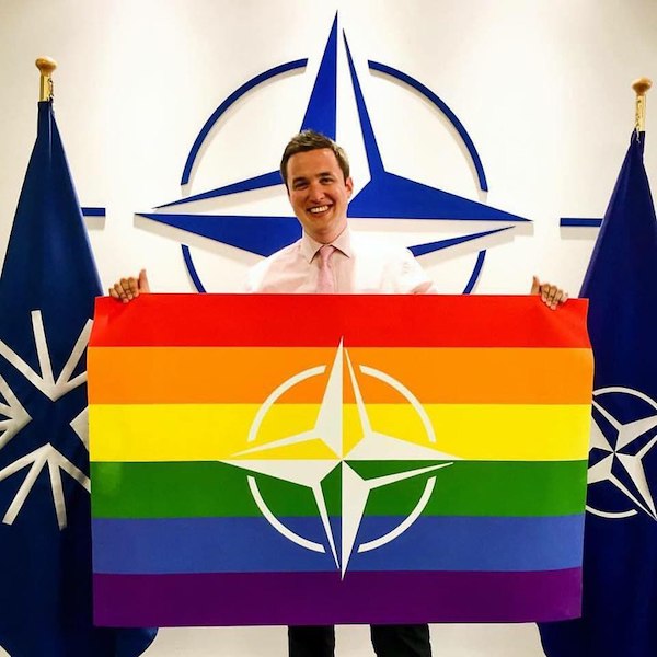 НАТО в радужных цветах