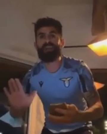 Футболист итальянского клуба спел антифашистский гимн, ультрас раскритиковали игрока