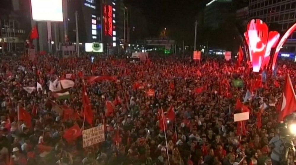 В Турции проходят массовые акции протеста с требованием отставки Эрдогана
