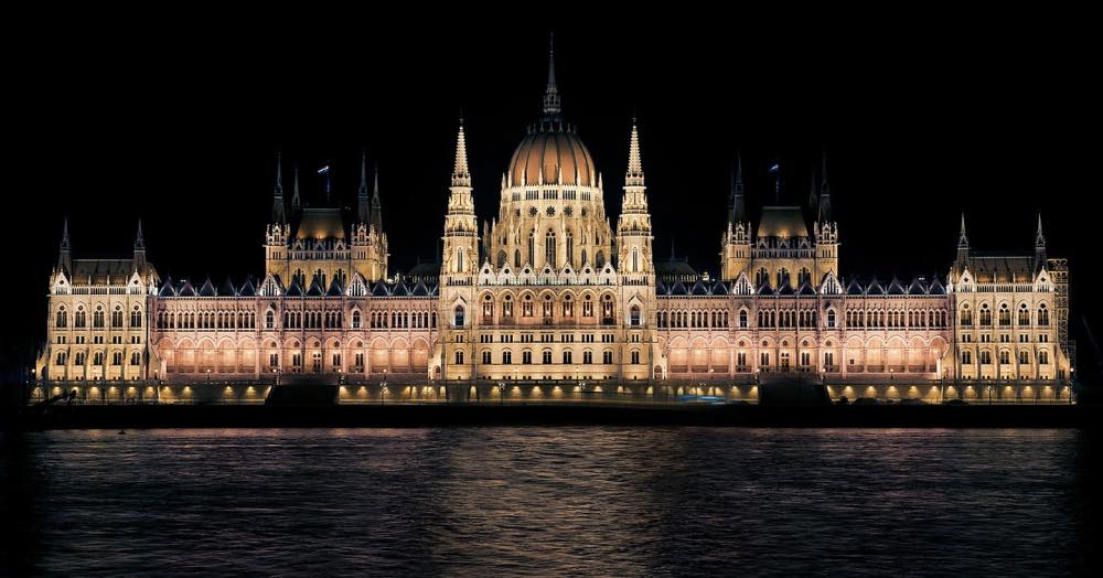 ЕС в кризисе: Венгрия объединяется с Польшей, чтобы нанести сокрушительный удар по Европейской комиссии