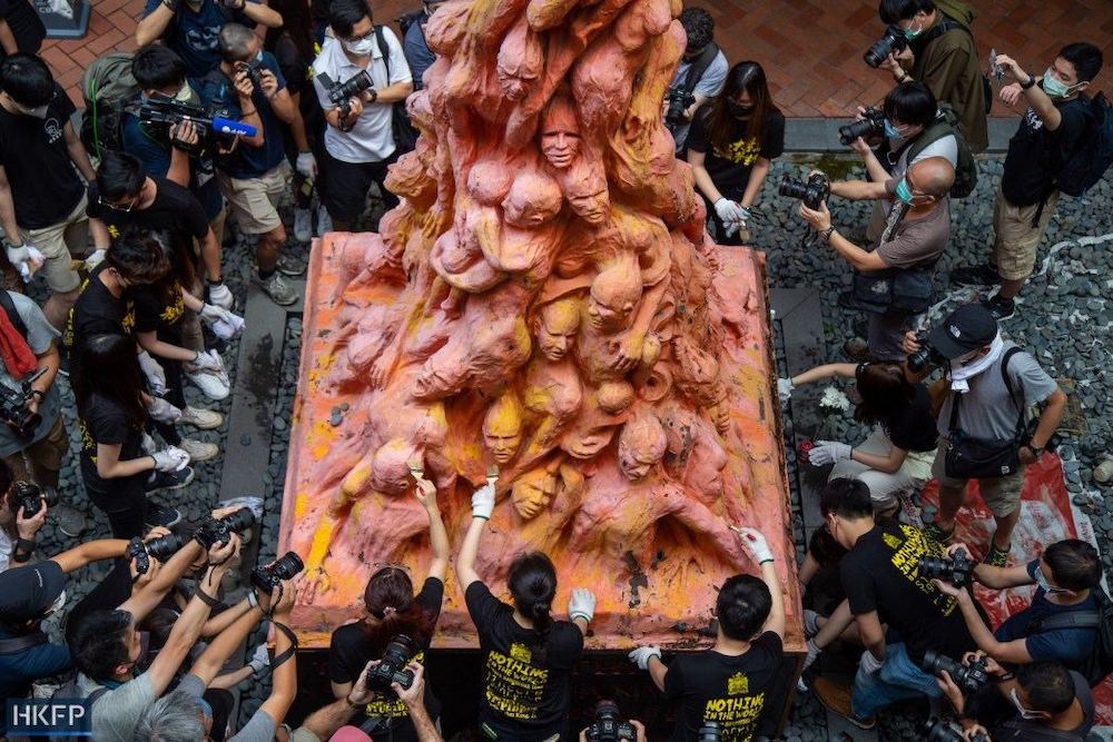 Университет Гонконга решил убрать статую, установленную в память о бойне на площади Тяньаньмэнь