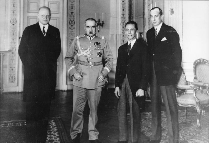 26 января 1934 подписан пакт Гитлера-Пилсудского