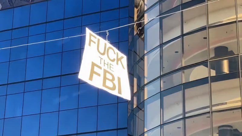 К чёрту ФБР: Народный протест после обысков у Трампа