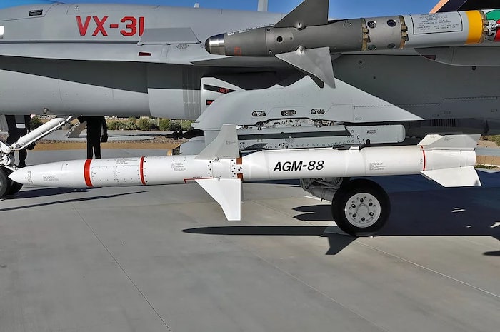 ВСУ используют американские противорадиолокационные ракеты AGM-88 HARM
