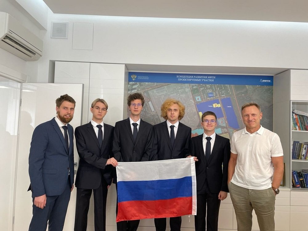 Российские школьники завоевали 4 медали на Международной Олимпиаде по информатике