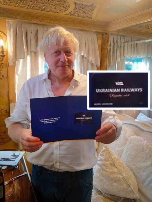Борис Джонсон стал почетным участником программы лояльности Украинских железных дорог