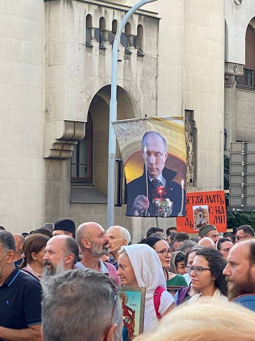 В Белграде прошёл крестный ход в поддержку традиционных ценностей