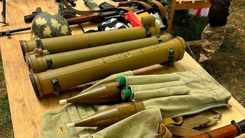 В украинском Чернигове при взрыве боеприпаса на выставке оружия пострадали дети