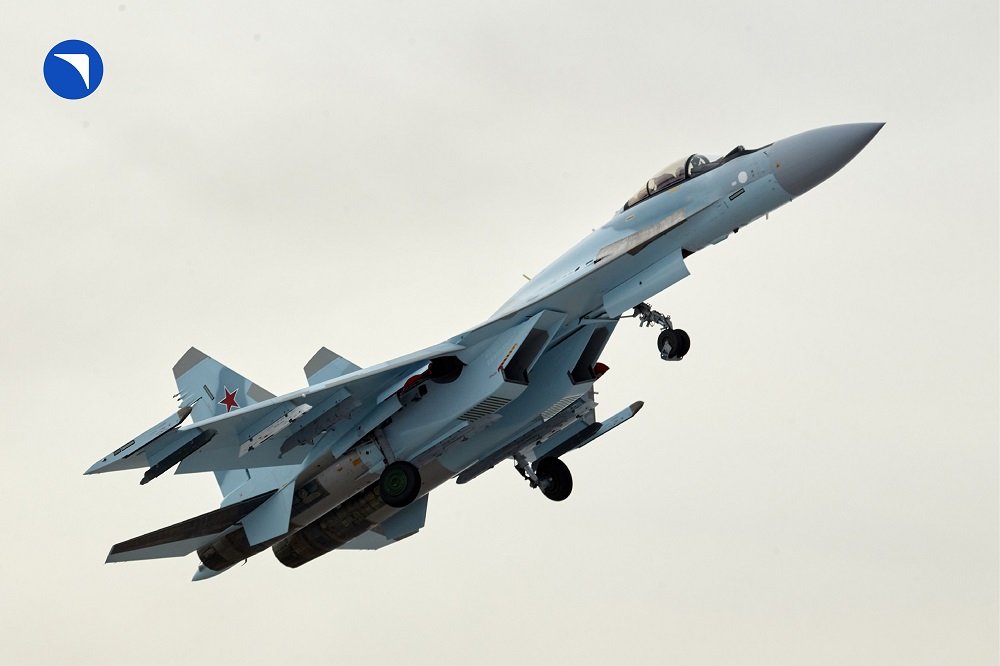 Российские авиастроители передали Минобороны партию многофункциональных истребителей Су-35С