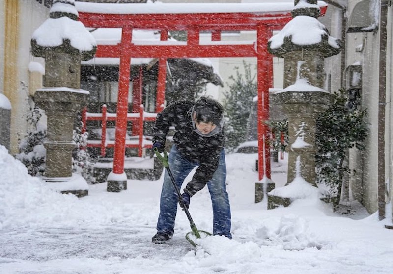 На Японию обрушился сильный снегопад