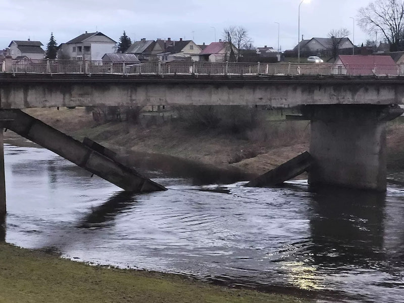 В Литве рухнул мост в день приезда президента