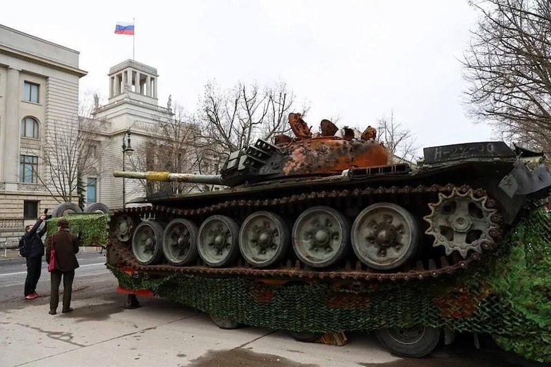 Выставленный танк у Посольства РФ в Берлине оказался украинским &#127482;&#127462;