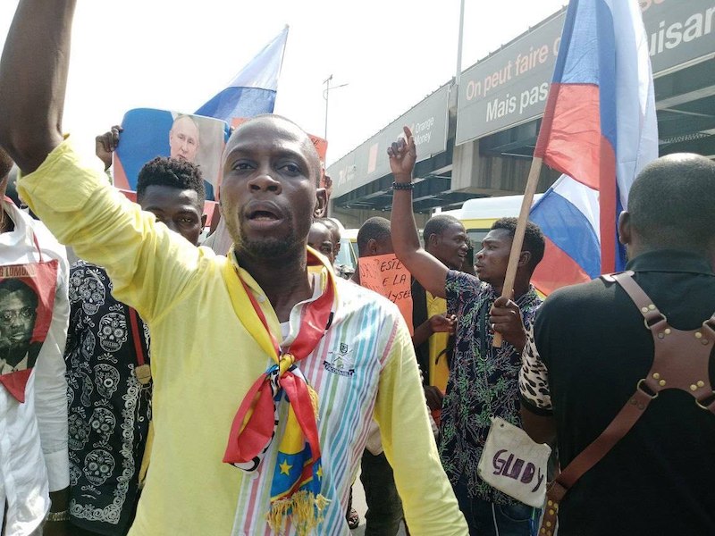 «Макрон - убийца, Путин - на помощь!» - митинг в Конго