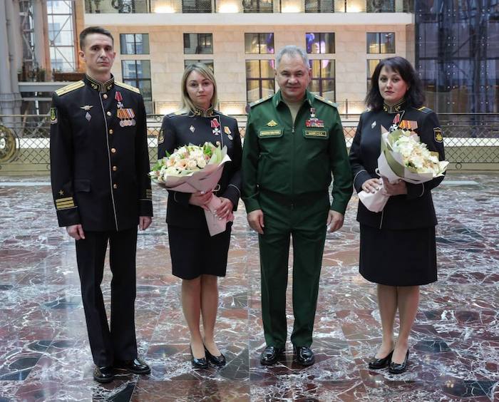 Шойгу вручил ордена Мужества военнослужащим, отразившим атаку беспилотников в Крыму