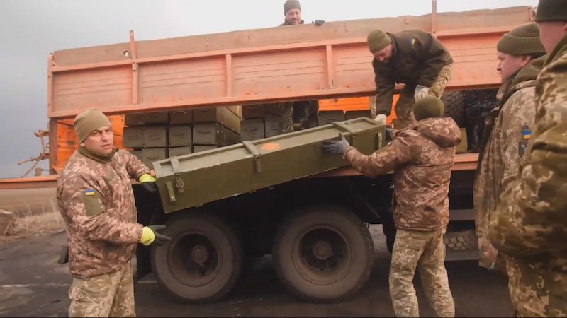 Украинцы используют зерновозы для перевозки боекомплекта