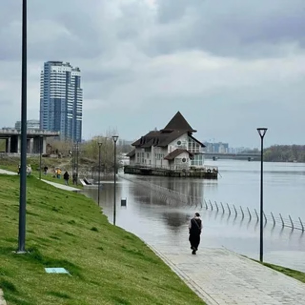 Киев и область медленно уходят под воду