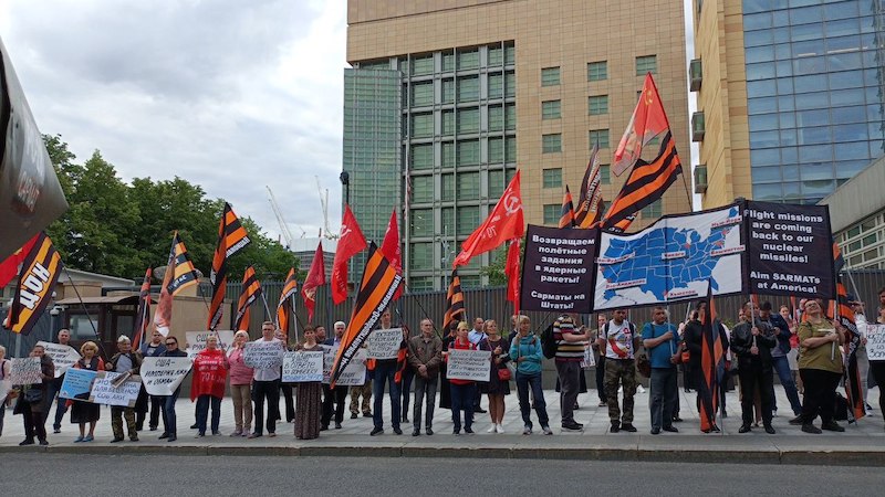 Массовый митинг у посольства США в Москве