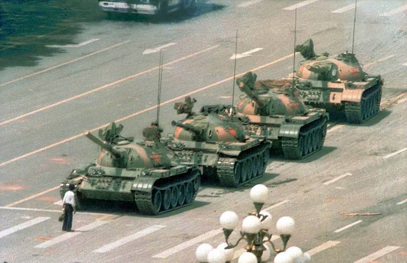 4 июня 1989 года произошло восстание на площади Тяньаньмэнь