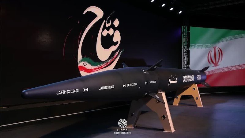 Иран представил первую отечественную гиперзвуковую ракету «Фаттах»