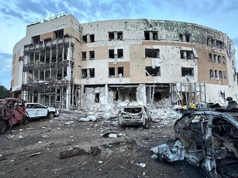 Ракетный удар по отелю в Запорожье, где расположились боевики
