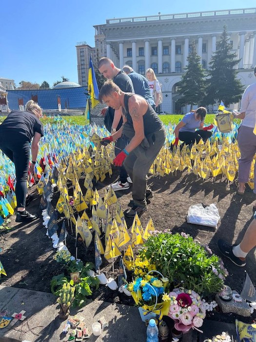 Украинцы превратили киевский майдан в погост