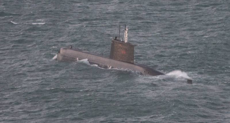 Подводников ЮАР смыло в море, трое погибли